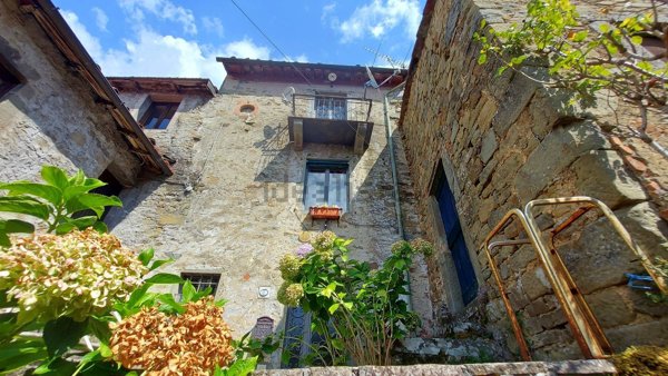 casa indipendente in vendita a Bagni di Lucca