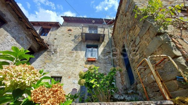 casa indipendente in vendita a Bagni di Lucca