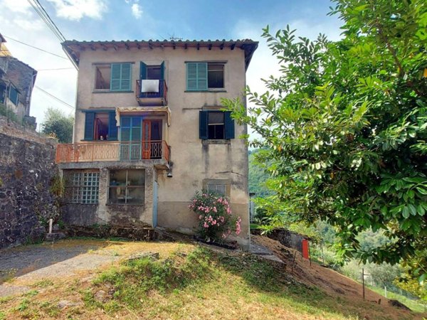 casa indipendente in vendita a Bagni di Lucca