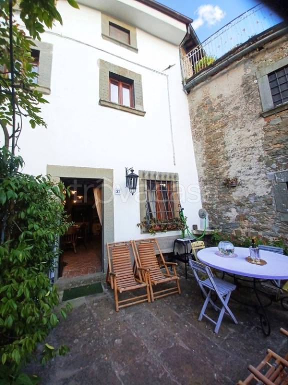 casa indipendente in vendita a Bagni di Lucca