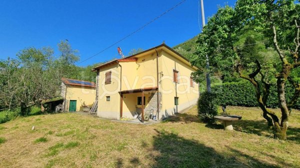 casa indipendente in vendita a Bagni di Lucca