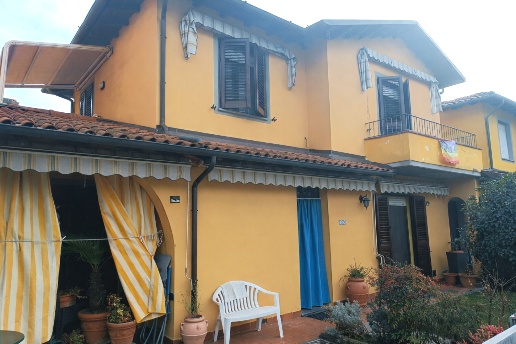 casa indipendente in vendita a Bagni di Lucca in zona Fornoli