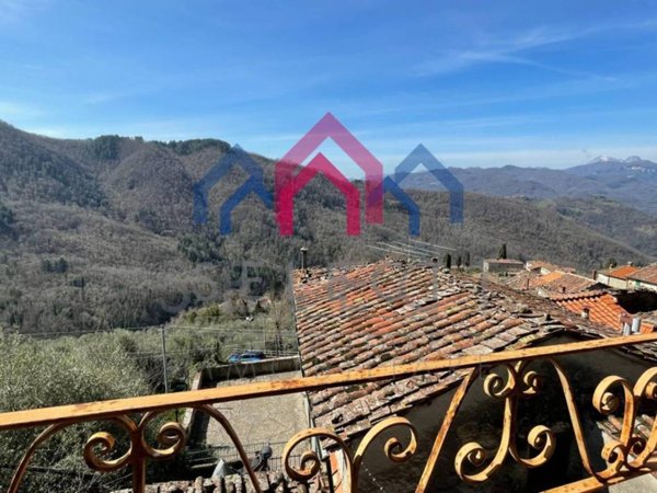 casa indipendente in vendita a Bagni di Lucca in zona Benabbio