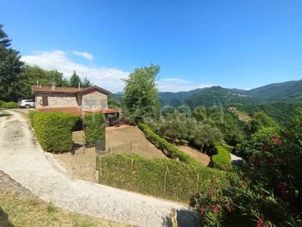 casa indipendente in vendita a Bagni di Lucca in zona Granaiola
