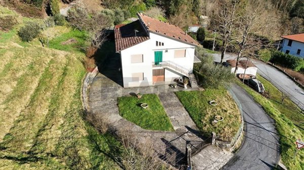 casa indipendente in vendita a Bagni di Lucca in zona La Villa