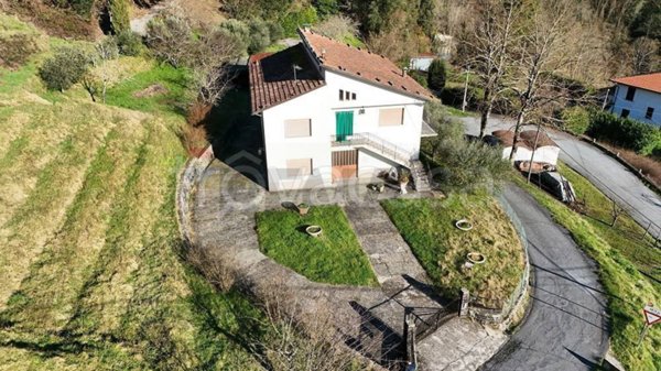 casa indipendente in vendita a Bagni di Lucca in zona La Villa