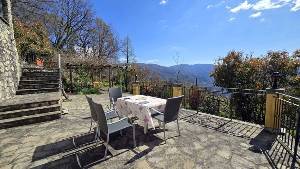 casa indipendente in vendita a Bagni di Lucca