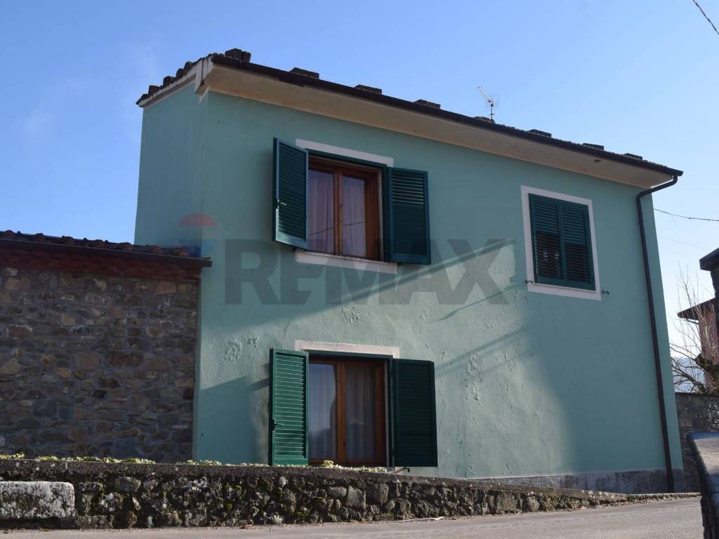 casa indipendente in vendita a Bagni di Lucca in zona Lugliano