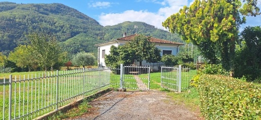 casa indipendente in vendita a Bagni di Lucca in zona Fornoli