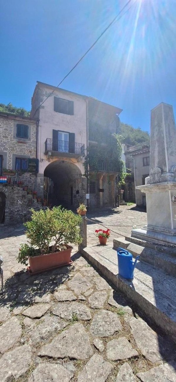 casa indipendente in vendita a Bagni di Lucca in zona San Gemignano
