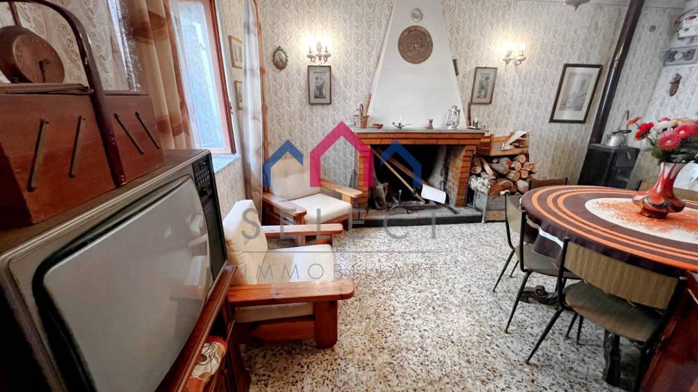 casa indipendente in vendita a Bagni di Lucca in zona Lugliano