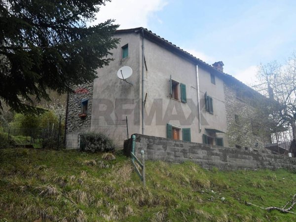casa indipendente in vendita a Bagni di Lucca in zona Lucchio
