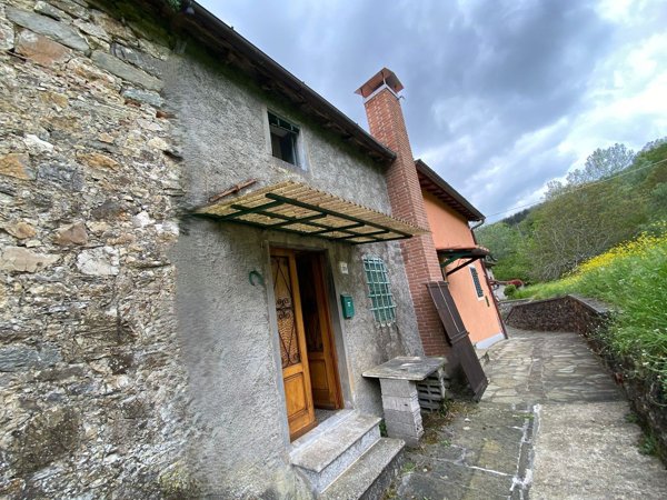 casa indipendente in vendita a Bagni di Lucca in zona San Cassiano di Controni