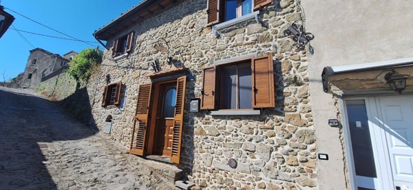 casa indipendente in vendita a Bagni di Lucca in zona Lugliano