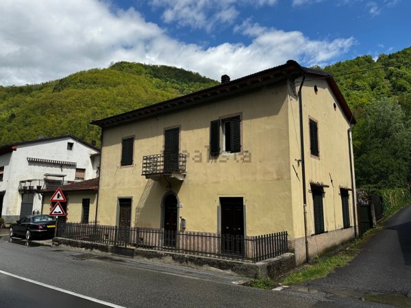 casa semindipendente in vendita a Bagni di Lucca