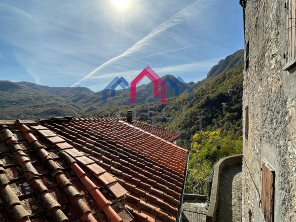 casa indipendente in vendita a Bagni di Lucca in zona Lucchio
