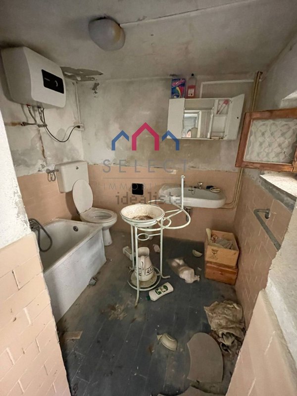 casa indipendente in vendita a Bagni di Lucca in zona Lucchio