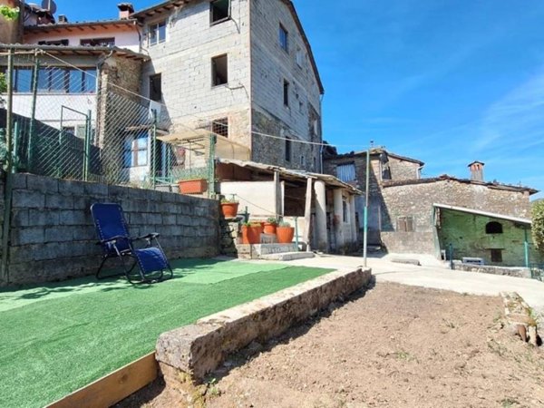 casa indipendente in vendita a Bagni di Lucca