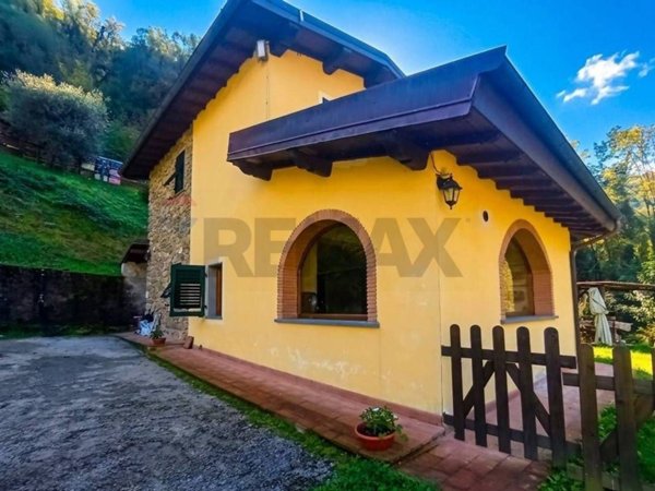 casa indipendente in vendita a Bagni di Lucca