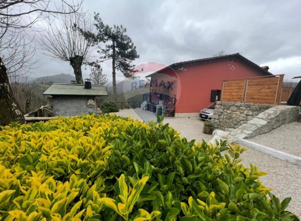 casa indipendente in vendita a Bagni di Lucca in zona Fornoli