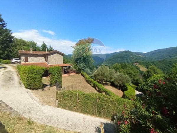 casa indipendente in vendita a Bagni di Lucca
