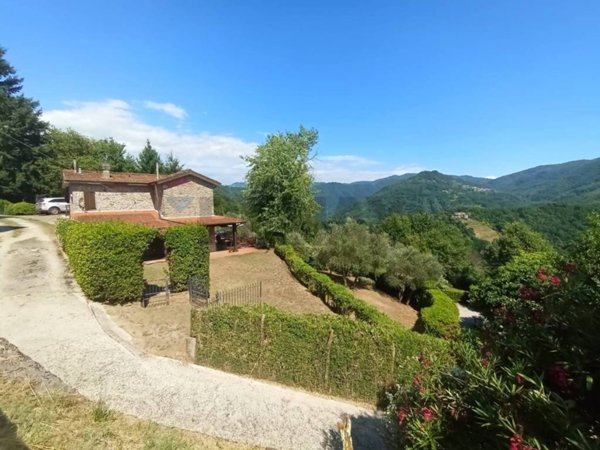 casa indipendente in vendita a Bagni di Lucca in zona Granaiola