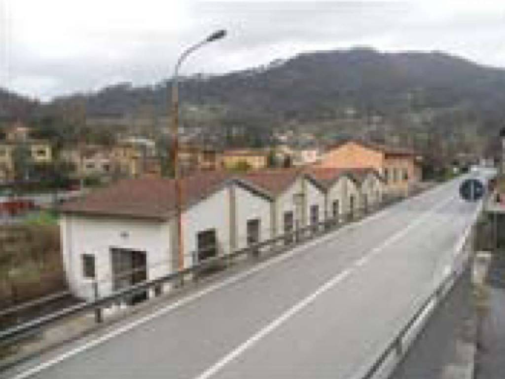 locale commerciale in vendita a Bagni di Lucca