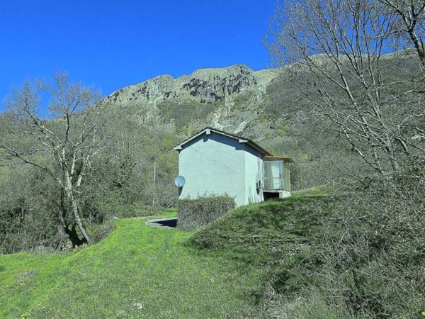 casa indipendente in vendita a Bagni di Lucca