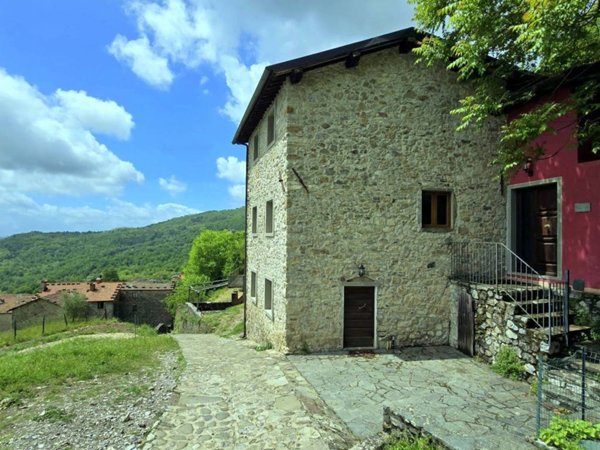 casa indipendente in vendita a Bagni di Lucca