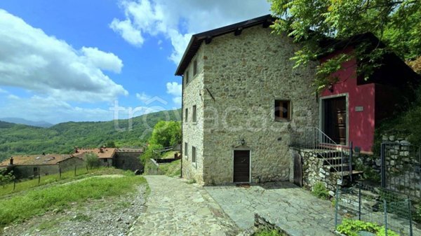 casa indipendente in vendita a Bagni di Lucca