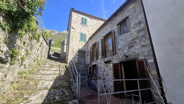 casa indipendente in vendita a Bagni di Lucca