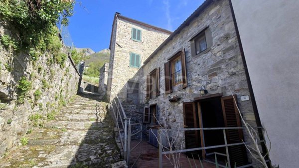 casa indipendente in vendita a Bagni di Lucca
