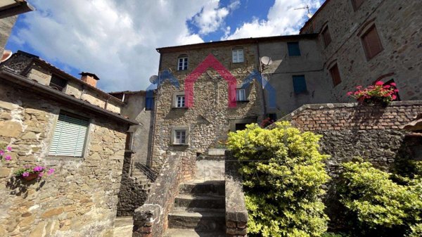 casa indipendente in vendita a Bagni di Lucca in zona Casabasciana