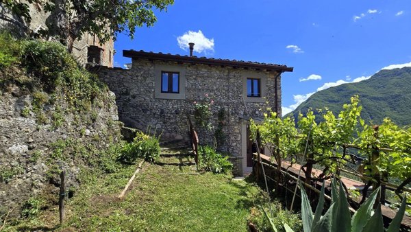 quadrivano in vendita a Bagni di Lucca in zona Limano