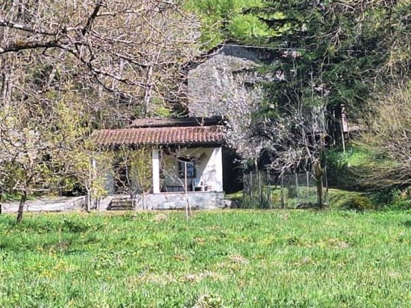 casa indipendente in vendita a Bagni di Lucca