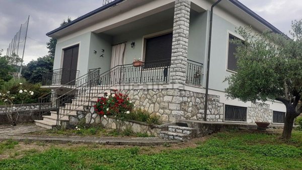 casa indipendente in vendita a Bagni di Lucca in zona Fornoli