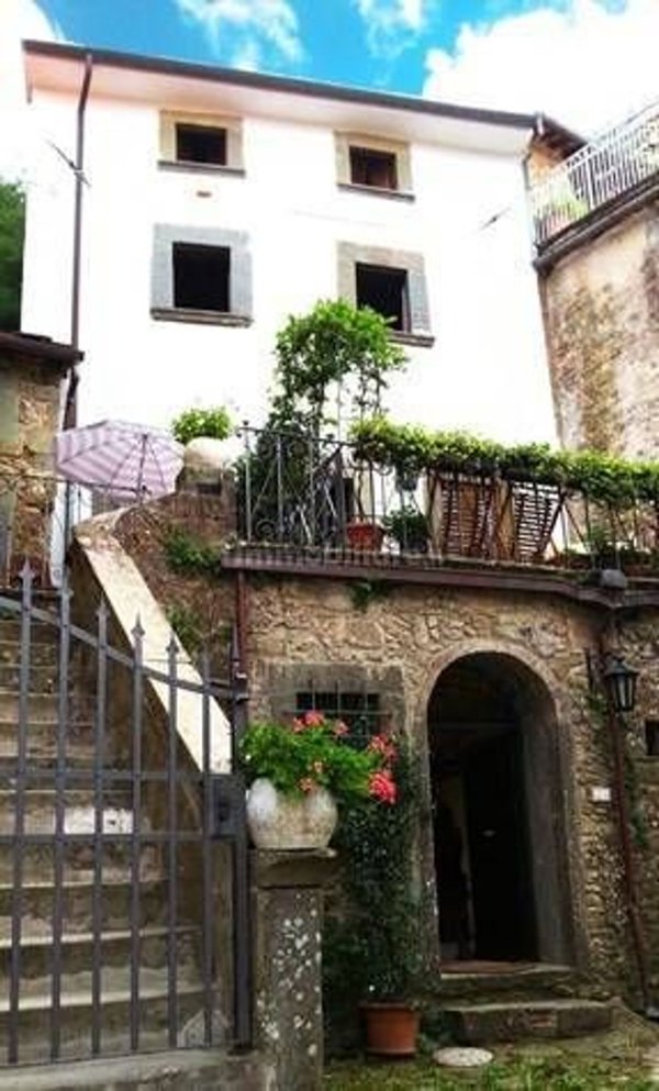 casa indipendente in vendita a Bagni di Lucca in zona Pieve di Monti di Villa