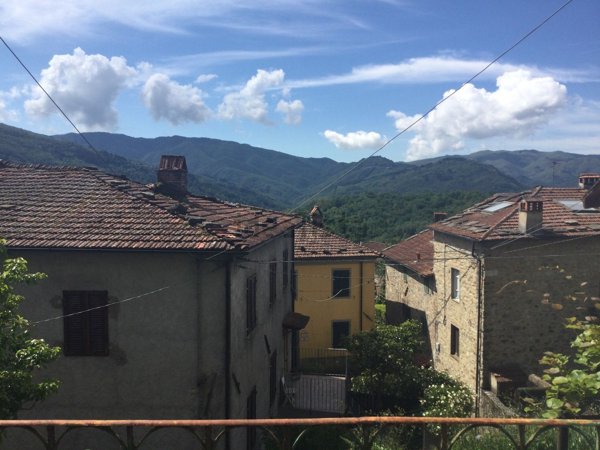 casa indipendente in vendita a Bagni di Lucca in zona San Cassiano di Controni
