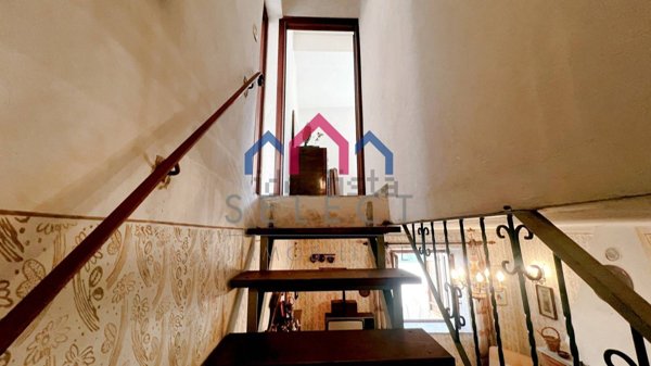 intera palazzina in vendita a Bagni di Lucca in zona Lugliano
