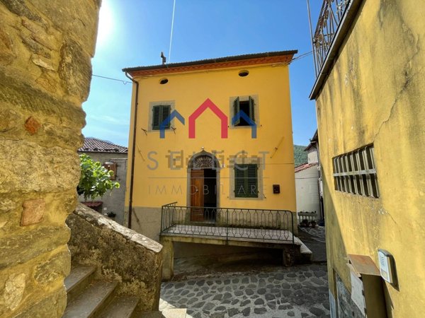 casa indipendente in vendita a Bagni di Lucca in zona Cocciglia