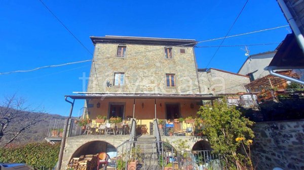 casa indipendente in vendita a Bagni di Lucca in zona Bagni Caldi