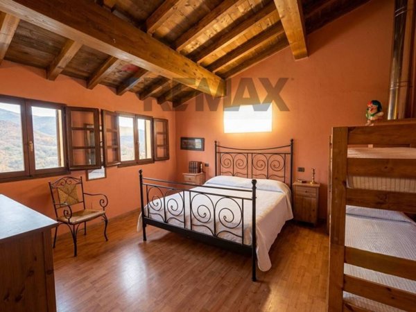 casa indipendente in vendita a Bagni di Lucca in zona Bagni Caldi