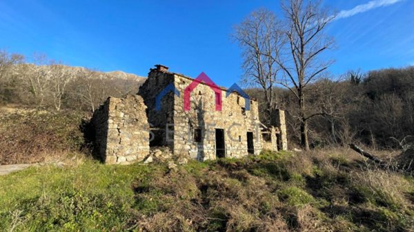 casa indipendente in vendita a Bagni di Lucca in zona San Cassiano di Controni