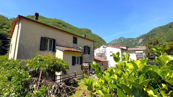 casa indipendente in vendita a Bagni di Lucca
