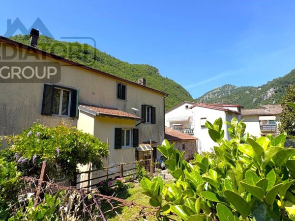 casa indipendente in vendita a Bagni di Lucca