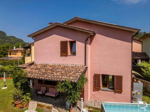 casa indipendente in vendita a Bagni di Lucca
