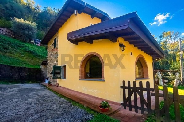 casa indipendente in vendita a Bagni di Lucca