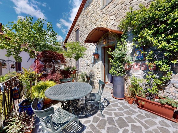 casa indipendente in vendita a Bagni di Lucca
