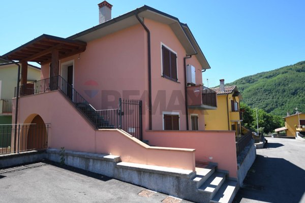 appartamento in vendita a Bagni di Lucca in zona Fornoli