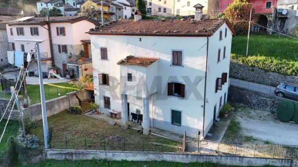 casa indipendente in vendita a Bagni di Lucca in zona San Cassiano di Controni